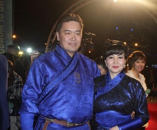 МУГЖ Б.Жаргалсайхан, МУГЖ Г.Урнаа нар 28 жил амьдрахдаа 6 удаа хуримлажээ